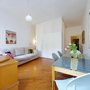 https://navona-apartment-large-and-comfortable.it-romehotels.com